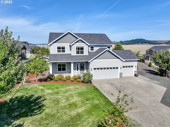 843 E McKinley St, Carlton, OR 97111