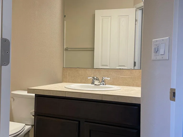 3rd floor - 2nd Bathroom