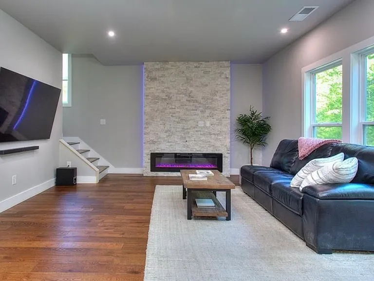 419 McInnes Cir — Photo 8