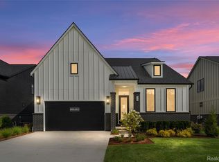 39 S Trail Ct, Troy, MI 48083