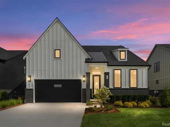 39 S Trail Ct, Troy, MI 48083