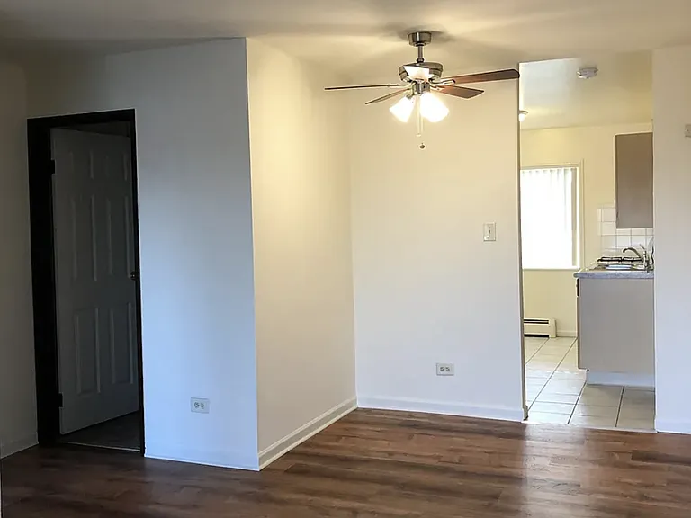 339 Hawthorne Cir #2B — Photo 1