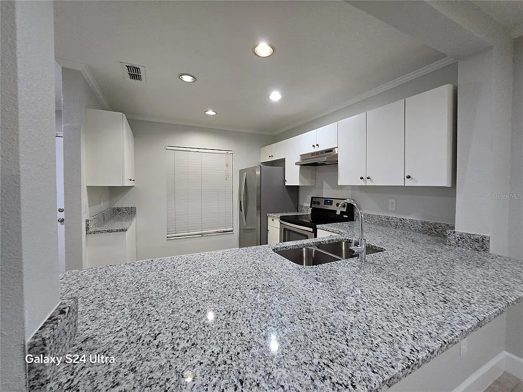 2 bed, 2.5 bath, 1227 sqft, $1,799 — Photo 2