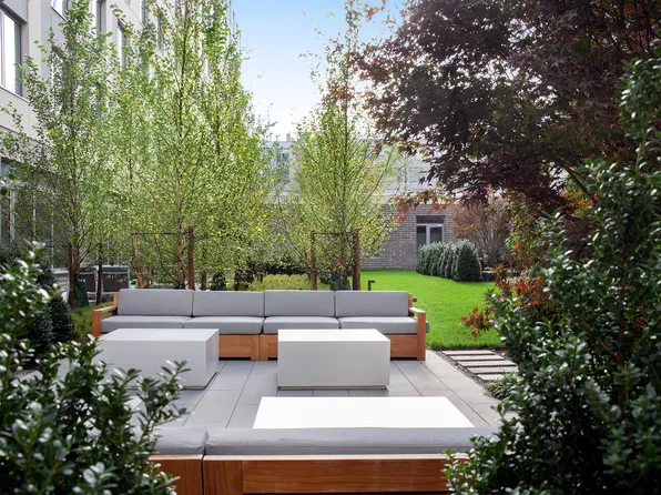 30-77 Vernon Boulevard image 17 of 27