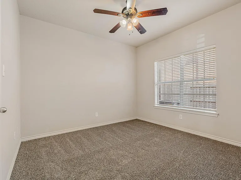 304 Forest Dr — Photo 11
