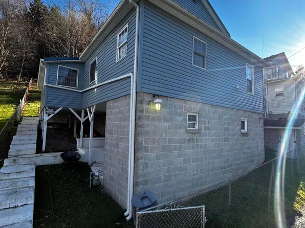 3 Laurel Ave, Richwood, WV 26261
