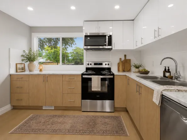 311 Bunting Rd #13-24, Saint Catharines, ON L2M 3Y4
