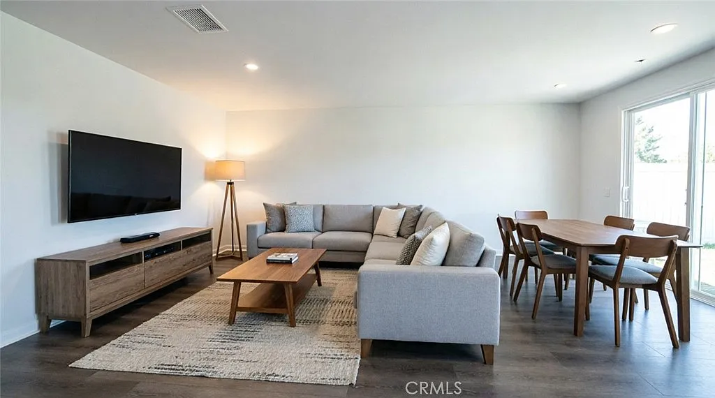 3 bed, 2.5 bath, 1848 sqft, $3,350 — Photo 3