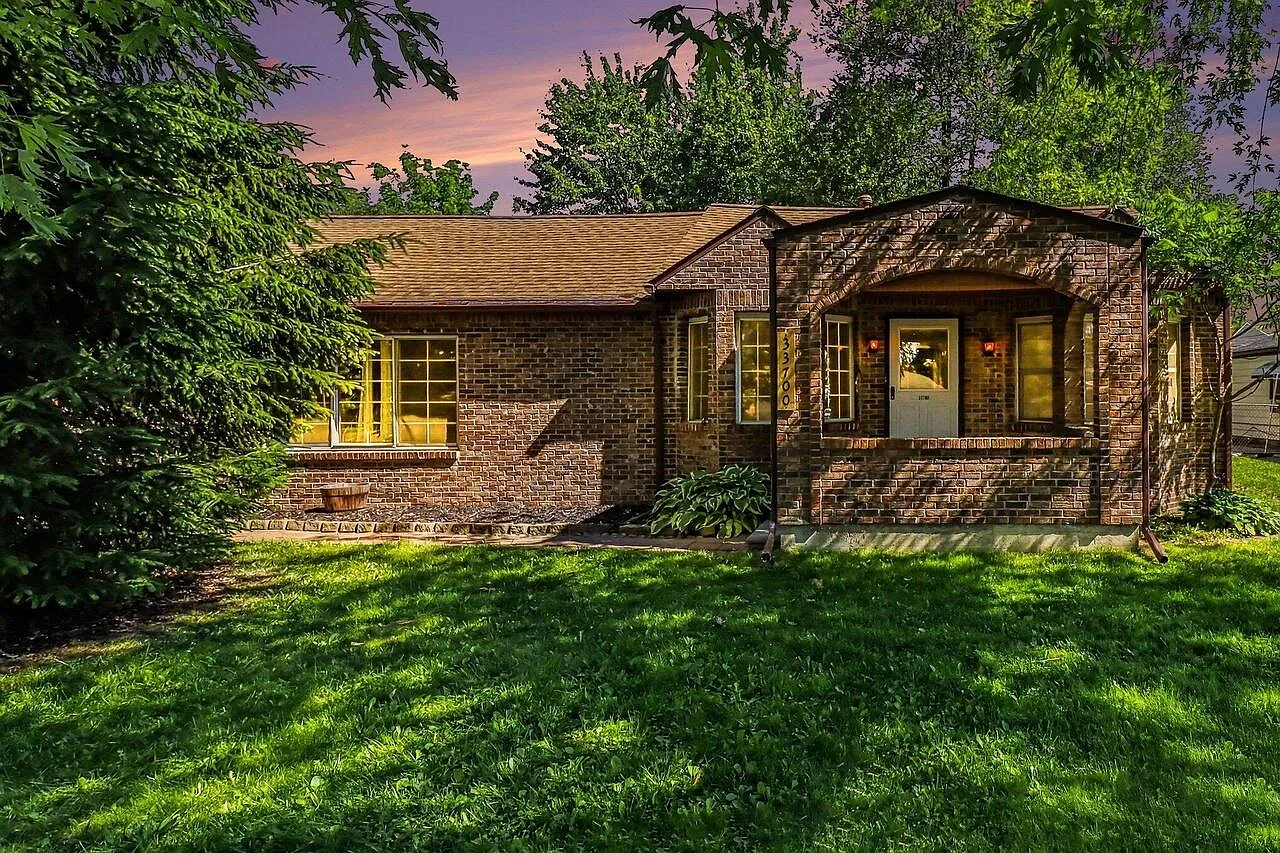 3 bed, 1.0 bath, 1509 sqft, $1,500 — Photo 1