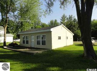 5478 Lake Shore Dr, Weidman, MI 48893