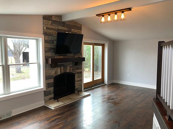 4th image of 1428 Pennoyer Ave