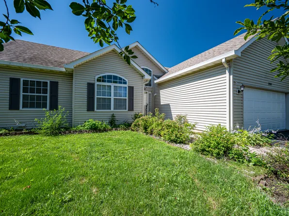 204 Magnolia Dr, North Aurora, IL 60542