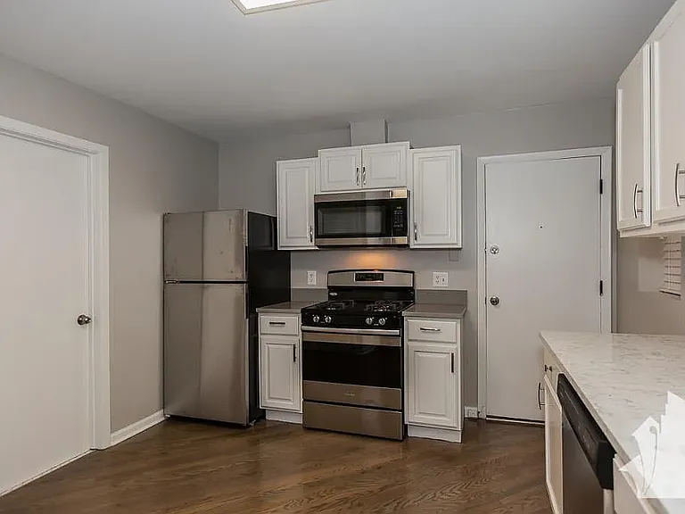 1036 N Honore St #1R — Photo 14