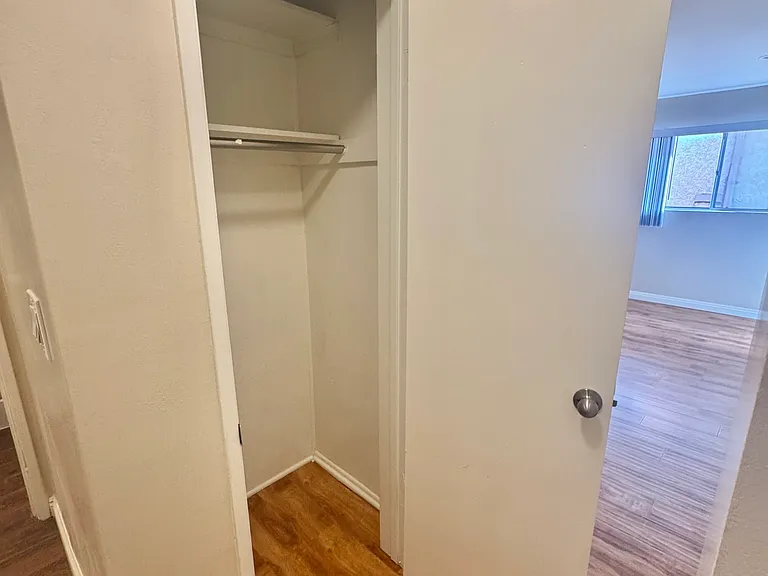 2014 S Bentley Ave #202 — Photo 12