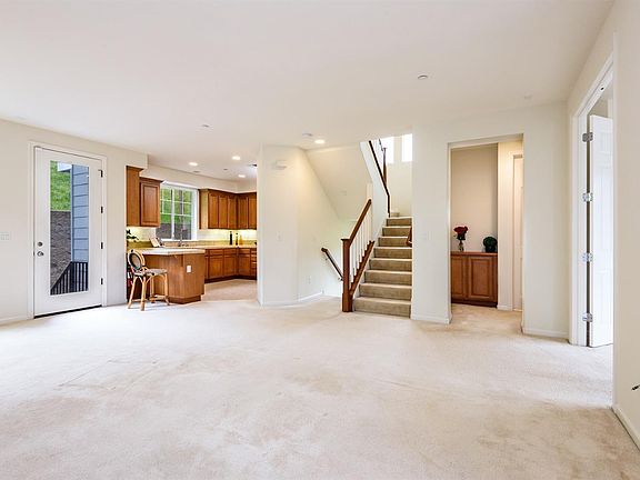 5th image of 32 Rowe Ranch Drive
