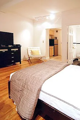 Rented by WAM Partners - William Moses Co. | media 4