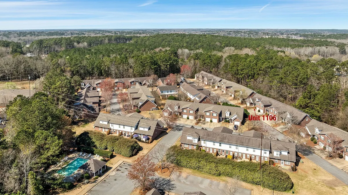 Building Photo - 2428 E University Dr #1106