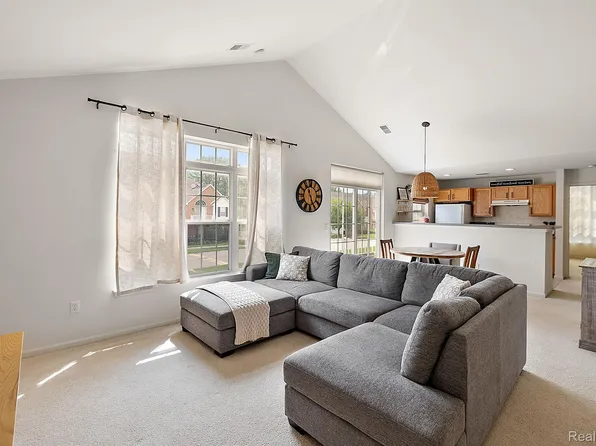 613 Olde English Cir, Howell, MI 48855