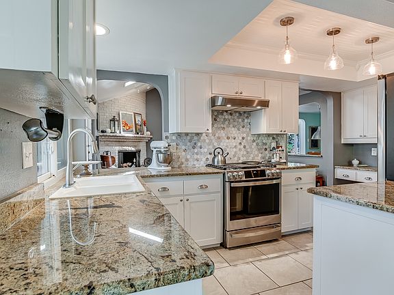 5th image of 15111 Oak Loft St