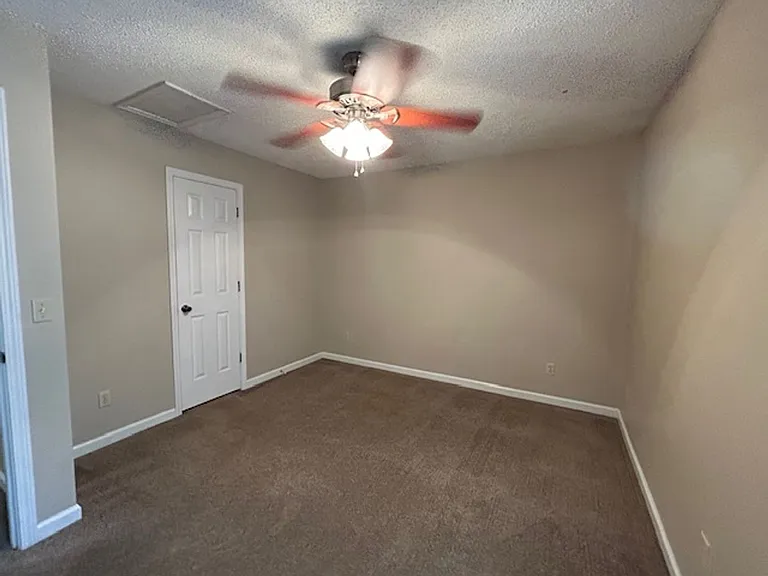 1050 Jessamine Trl — Photo 8