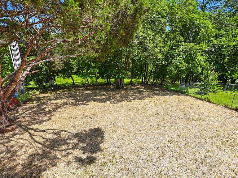 104 Norman Ln #100 — Photo 25