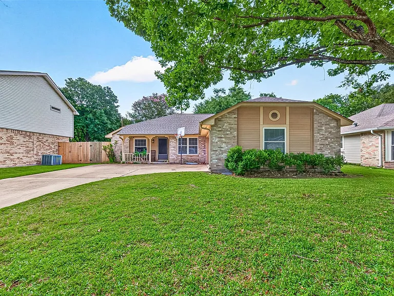 15343 Meadow Village Dr — Photo 8
