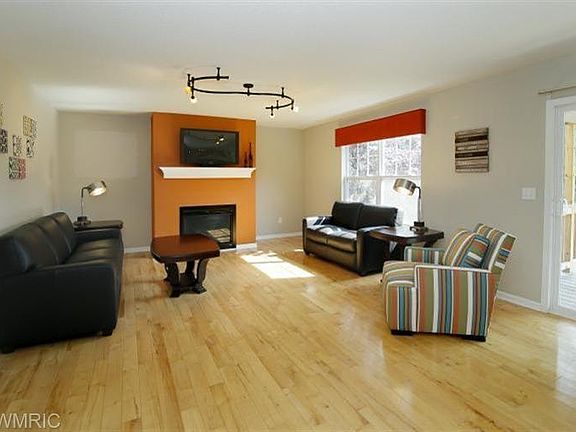 3rd image of 1046 Laurel Wood St