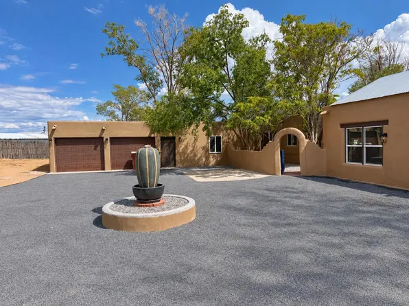 78 El Rey Dr NW, Corrales, NM 87048