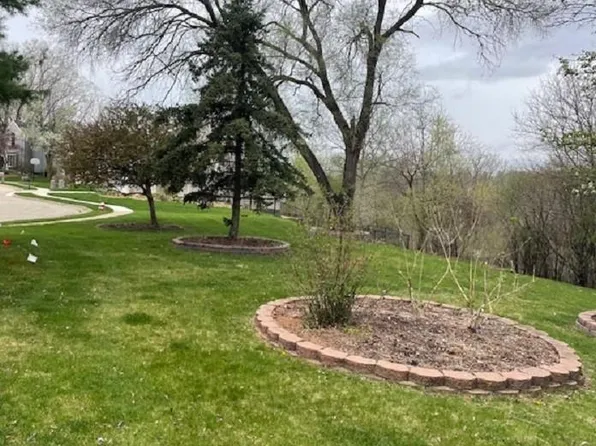 2540 Clarke Crest Dr, Dubuque, IA 52001