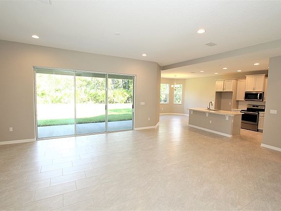 5th image of 45 Radcliffe Dr