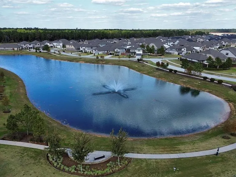 16439 Big Hickory Dr — Photo 24