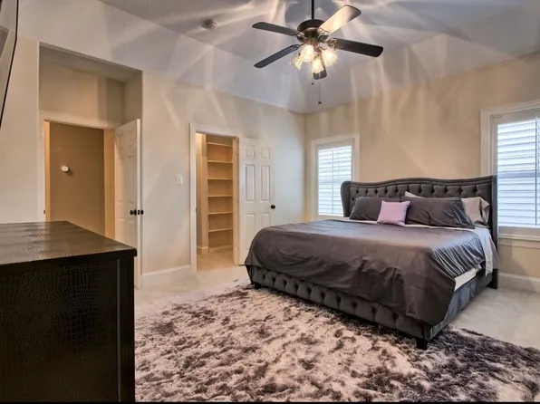 1010 Temple St, Houston, TX 77009