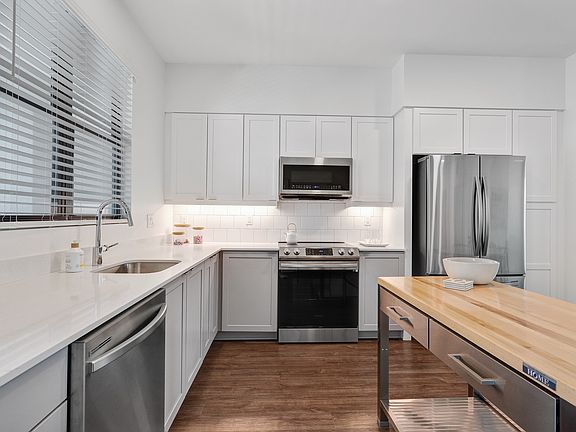 2nd image of 10131 Soltura Dr #10075