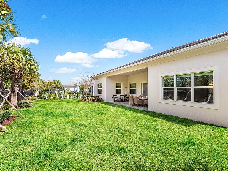 9256 Crestview Circle Palm — Photo 30