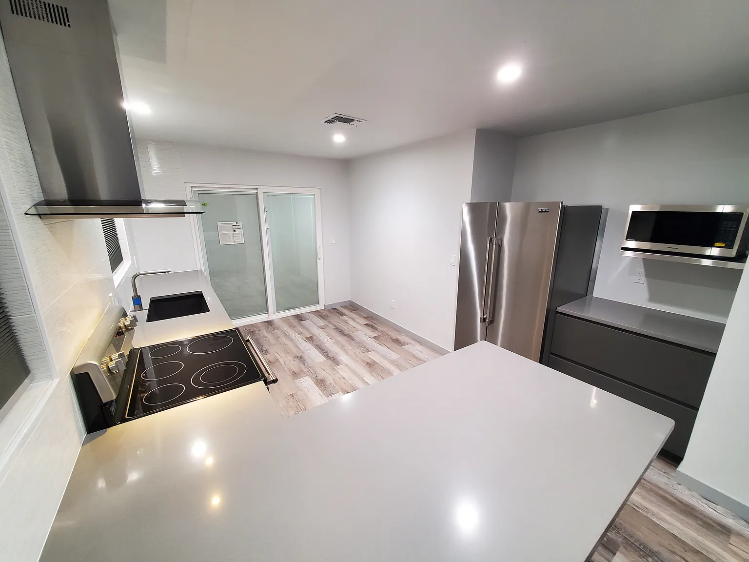 2 bed, 822 sqft, $1,399 — Photo 3