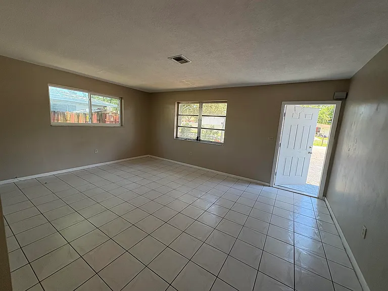 6111 SW 31st St #E — Photo 10
