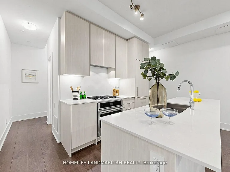 270 Davenport Rd #Townhouse 6 — Photo 11