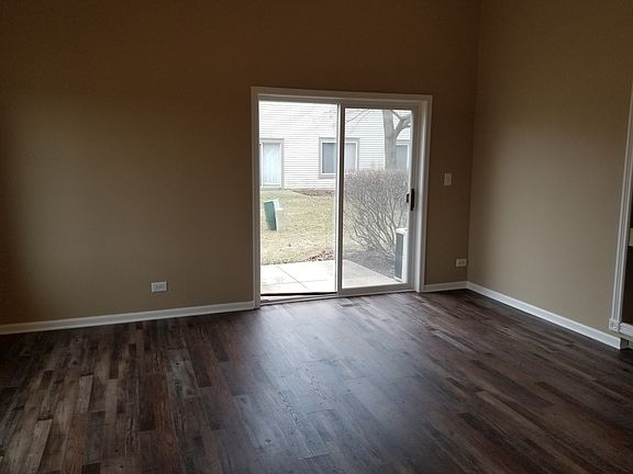 4th image of 999 Parkhill Cir
