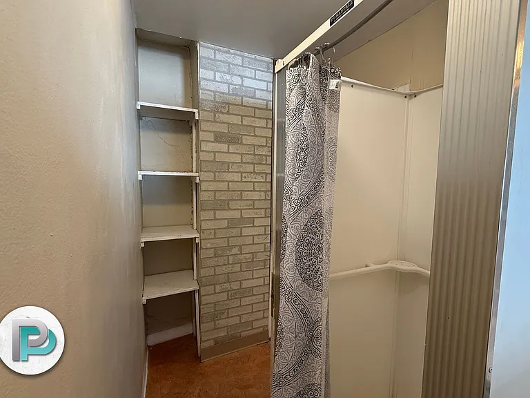 304 W Walnut St #4 — Photo 12