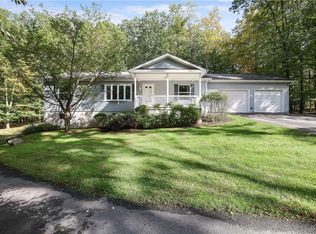 137 Hemlock Rd, Tannersville, PA 18372