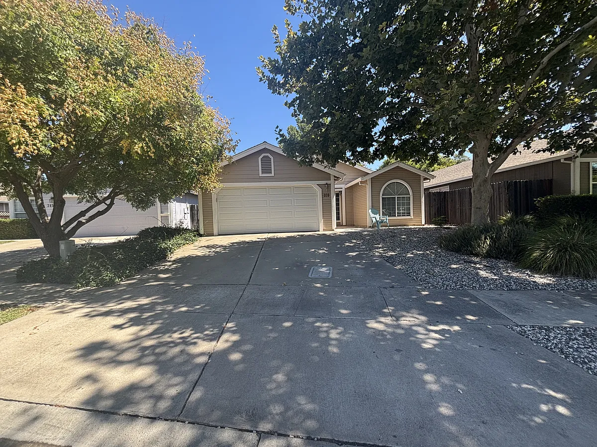 Building Photo - 339 Becerra Way