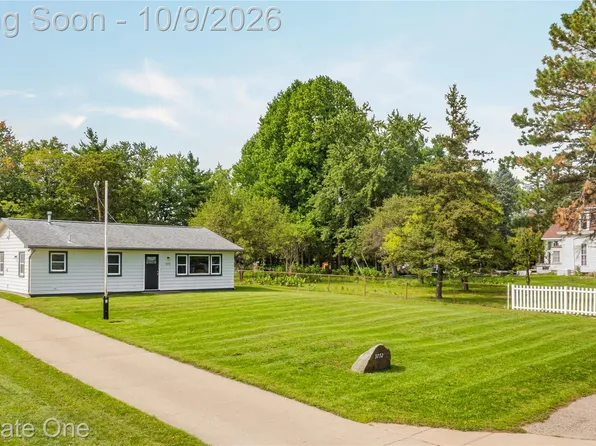 3772 Joslyn Rd, Orion, MI 48359