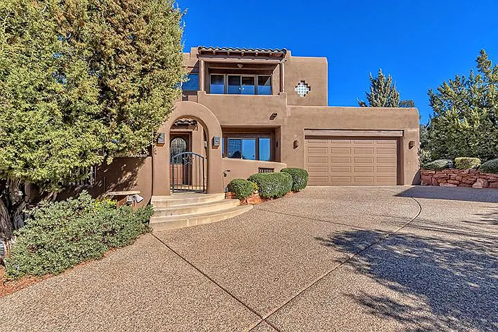 3 bed, 2560 sqft, $5,490 — Photo 4