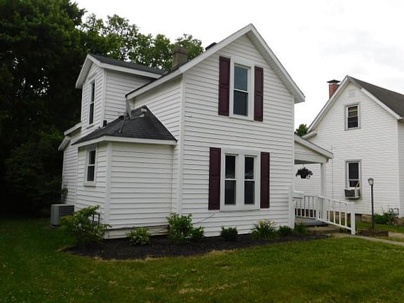 3rd image of 221 Sara St