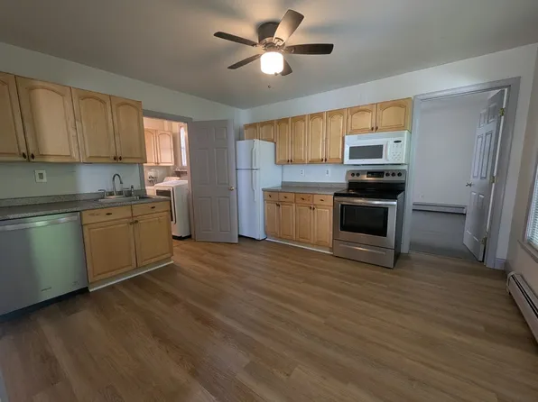 28 Lincoln St #A, Dover, NH 03820