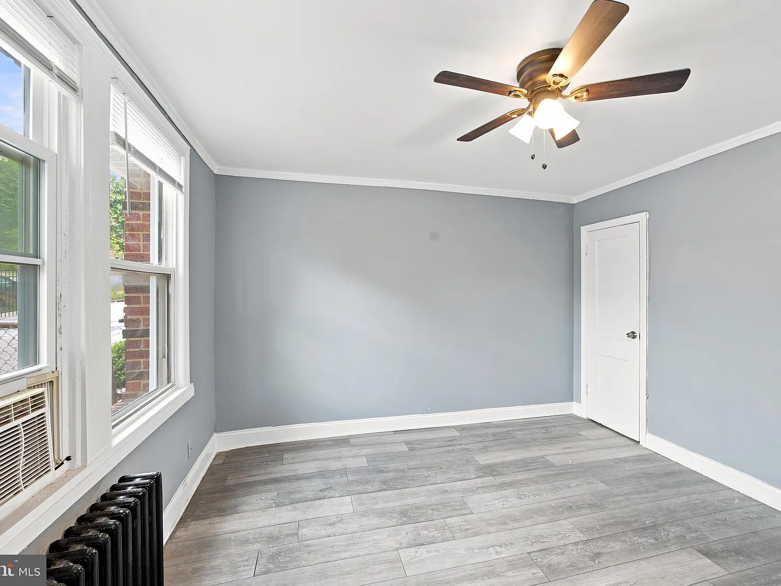 1 bed, 1.0 bath, 4477 sqft, $1,300 — Photo 2