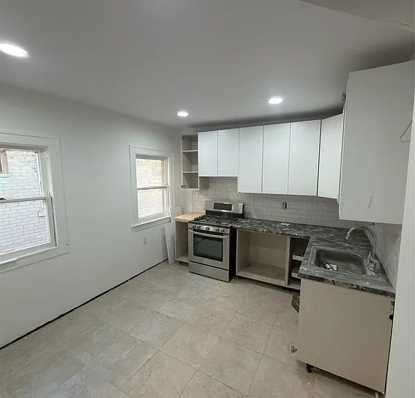2490 Calvert St — Photo 2