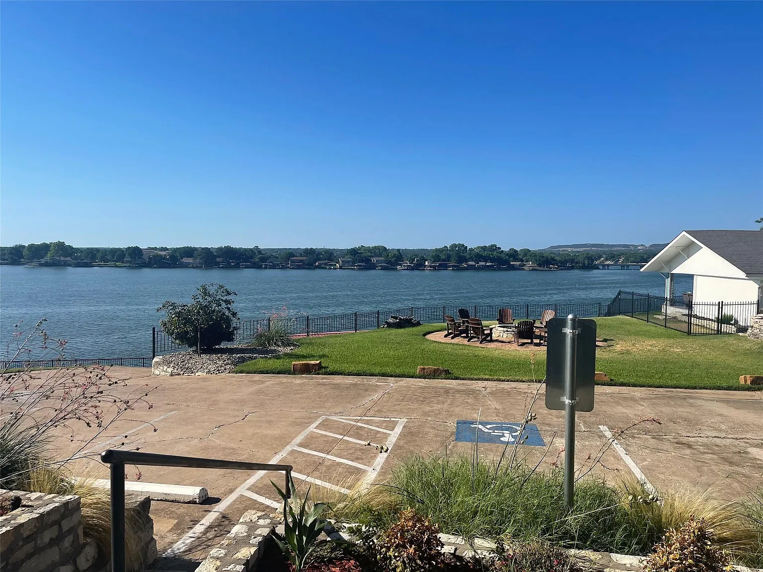 2 bed, 1100 sqft, $1,600 — Photo 1