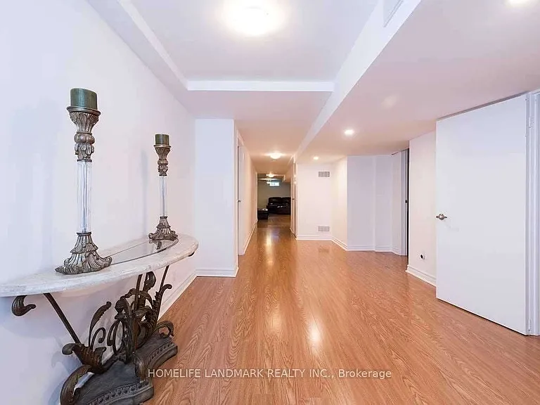32 Elmvale Blvd — Photo 8