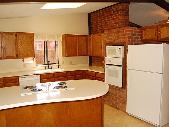 5th image of 2424 Cortland Ave